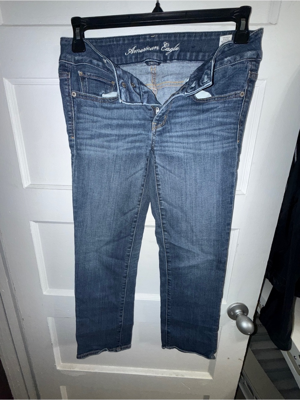 American Eagle Outfitters Women's Cropped Jeans in Medium Blue